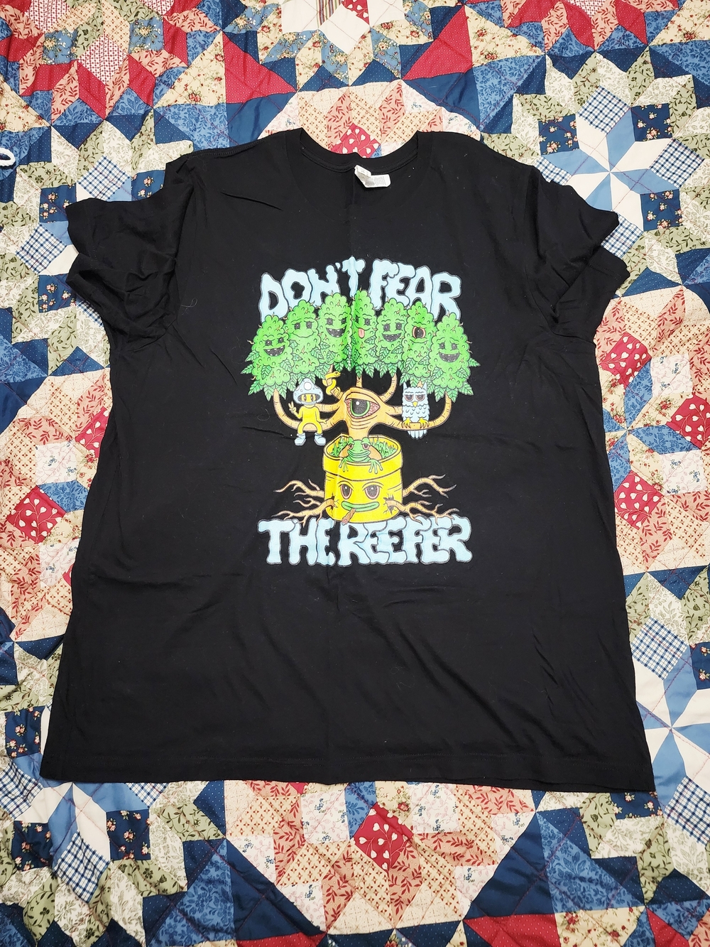 Graphic Print Black Short Sleeve Tee with Neon Green Tree and Yellow Character